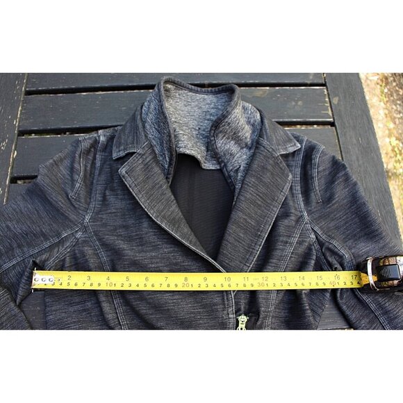 Lululemon - Ride on Blazer in color Black/Fossil, Peplum Hem - sz 6 - Picture 6 of 12